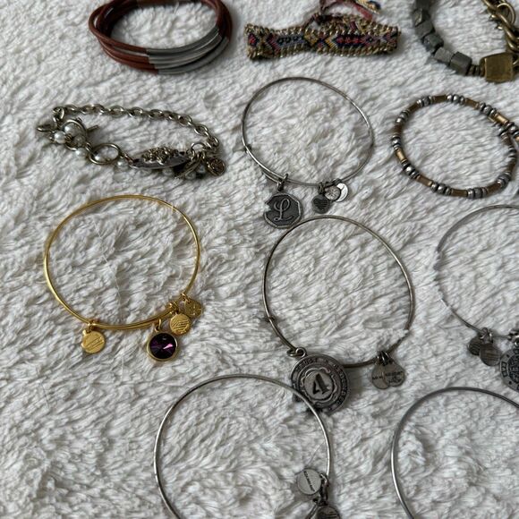 Women’s Boho Bracelet Jewelry Lot Bundle - Picture 5 of 6